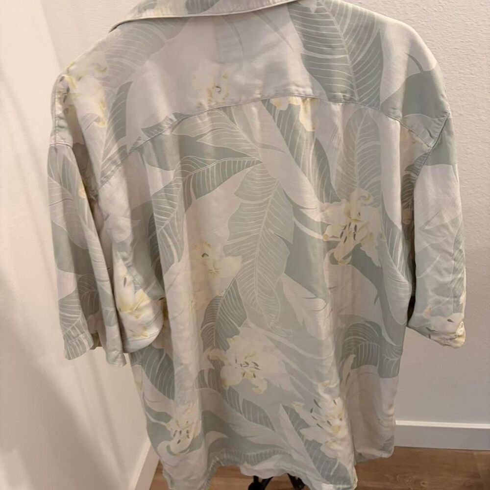 Tommy Bahama 100% Silk Tropical Floral Camp Shirt XL Navy Blue - Picture 2 of 3